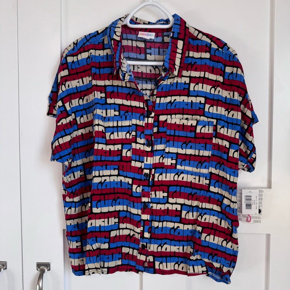 NWT LuLaRoe Amy Women’s Size Small Red Blue Short Sleeve Button Up Chest Pockets
